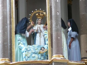 cloister nuns